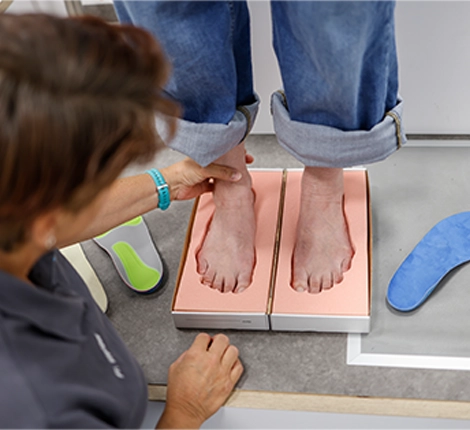 Fußabdruck für orthopädische Einlagen im Sanitätshaus Olching<br />
